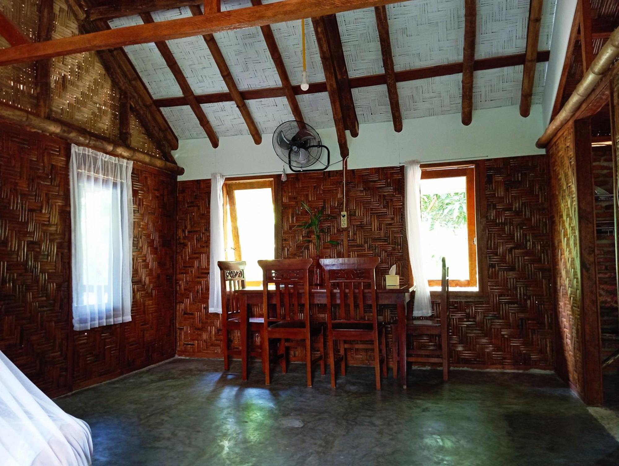 Magpie resto dan homestay Bukit Lawang Exterior foto