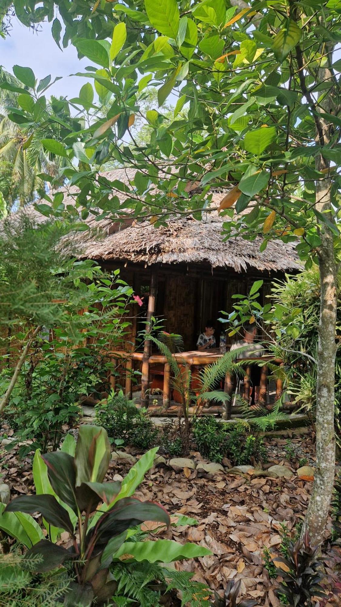 Magpie resto dan homestay Bukit Lawang Exterior foto