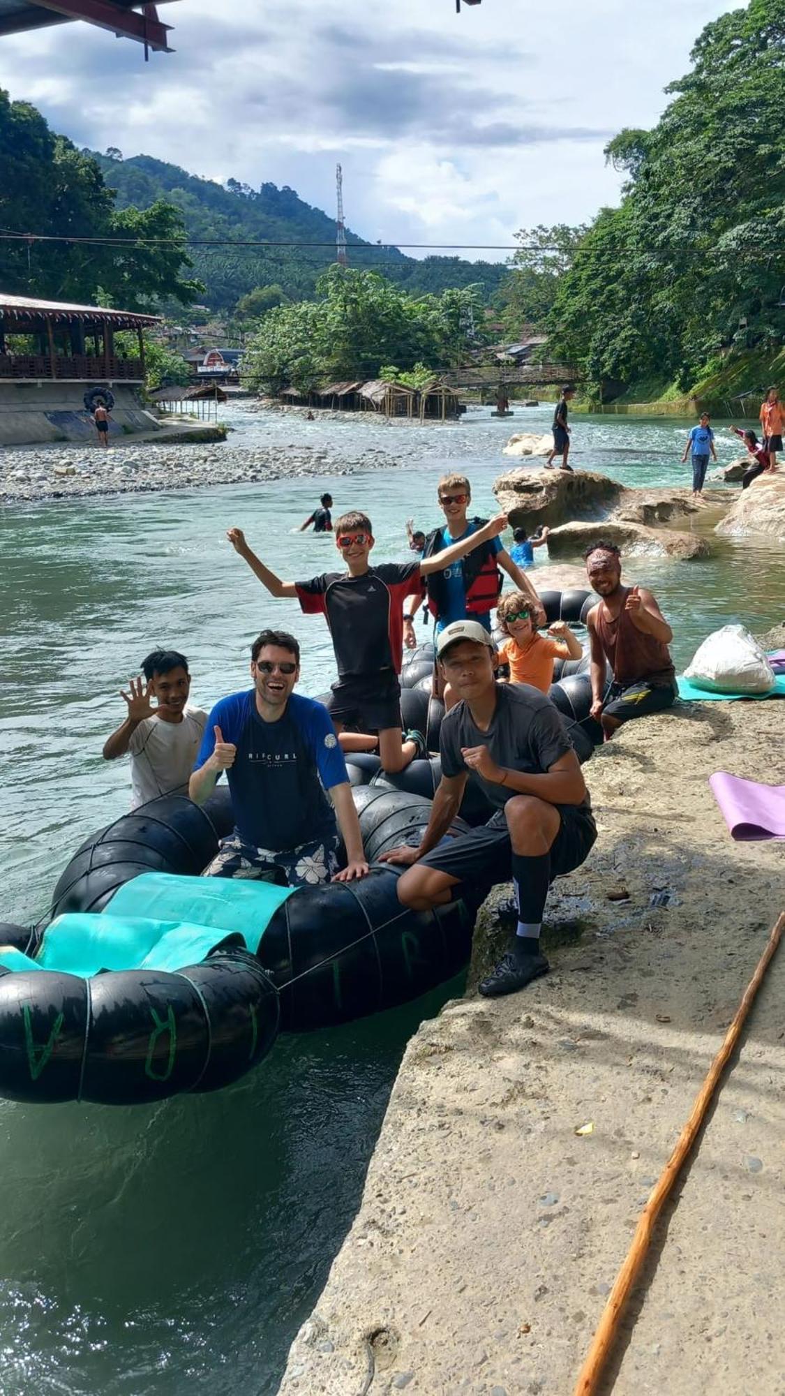 Magpie resto dan homestay Bukit Lawang Exterior foto